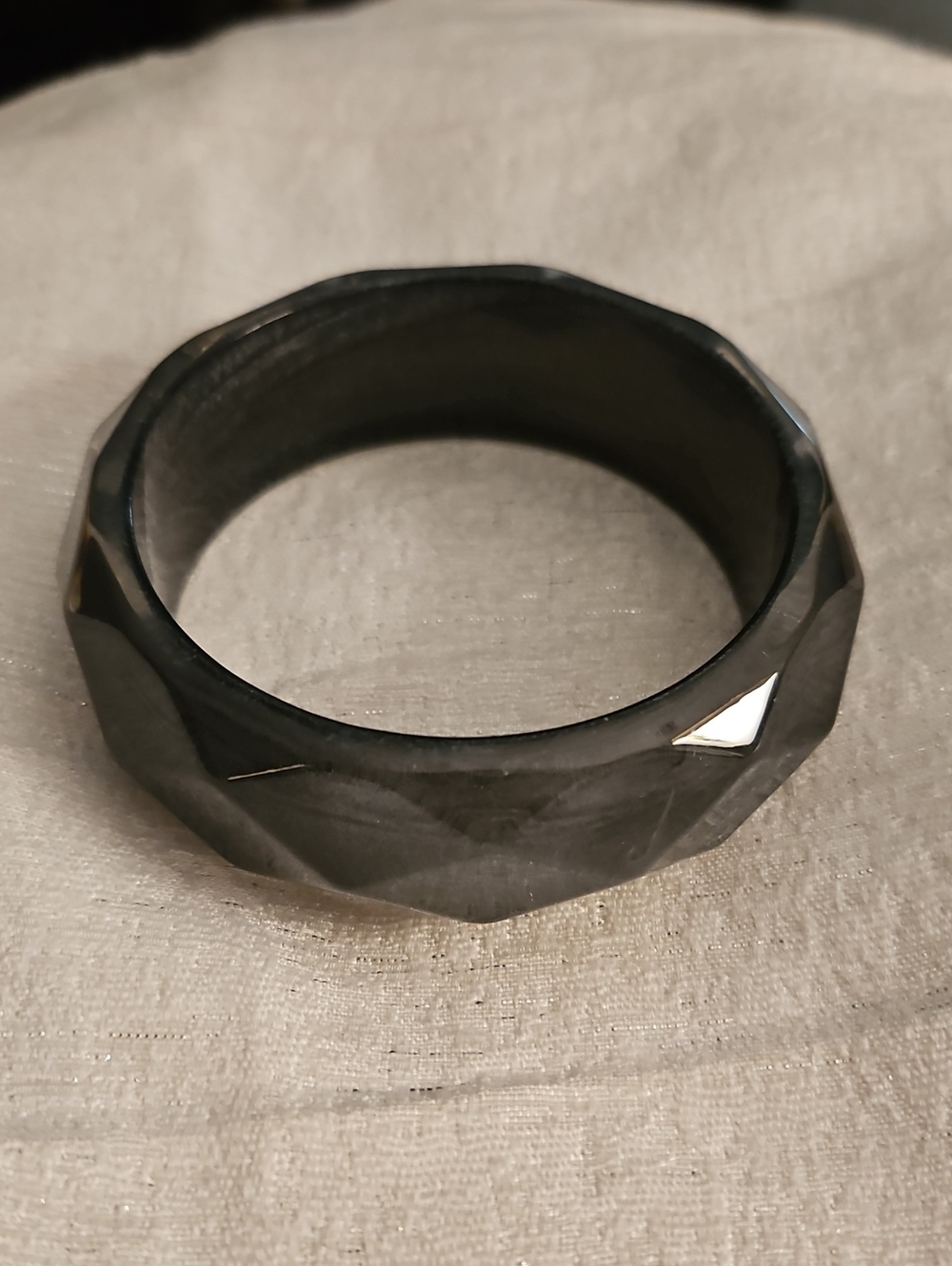 Vintage Silver Metallic Faceted Resin Bangle Bracelet - Picture 2 of 6